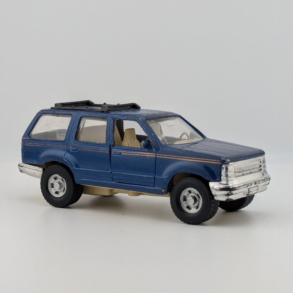 Maisto Ford Explorer SUV Die-Cast – Blue – 1:42 Scale